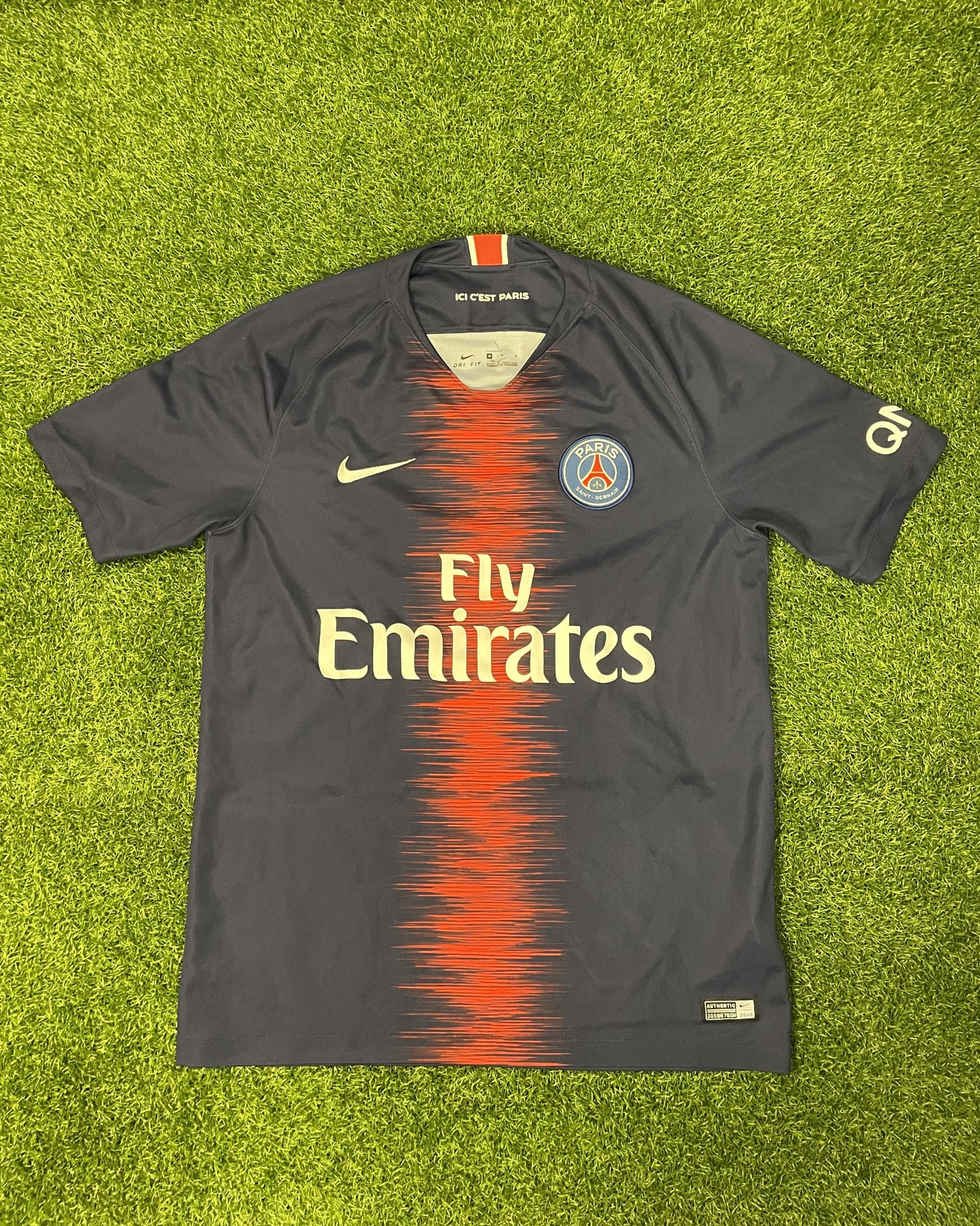 Paris Saint Germain 2018/19 Home Shirt (10/10)